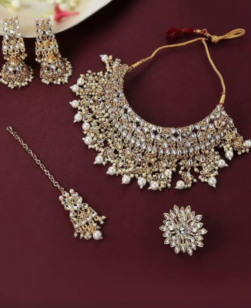Necklace silver colour