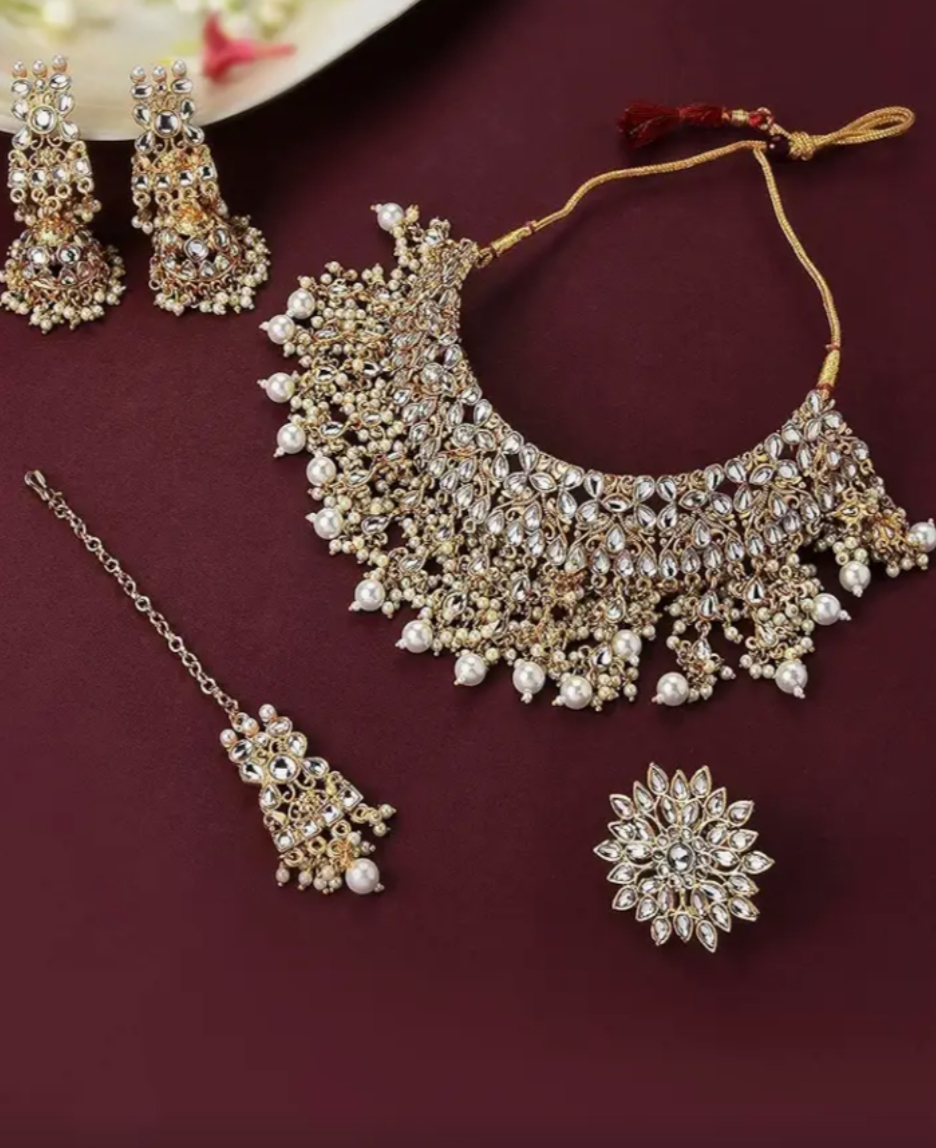 Necklace silver colour